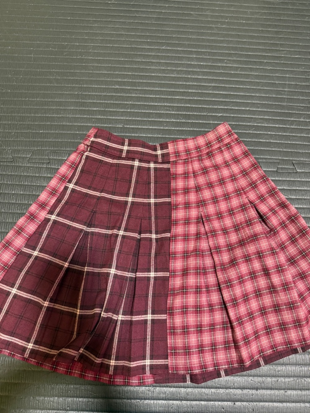 Hollister Two-Tone Burgundy and Pink Plaid Pleated Mini Skirt